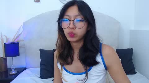Yommi Winx online show from 02.01.25