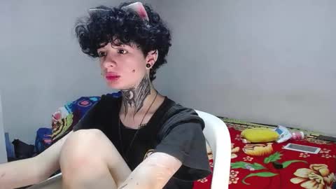 Snapshot of yoonbum_ chatting on 11.03.25 Little Mike Independent model online show from 11.03.25