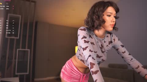 Snapshot of yoori_s chatting on 12.18.24 Mika online show from 12.18.24