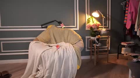 Snapshot of yoori_s chatting on 01.23.25 Mika online show from 01.23.25