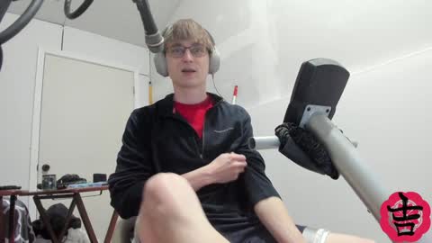 Snapshot of yoshe47 chatting on 12.04.24 yosh online show from 12.04.24