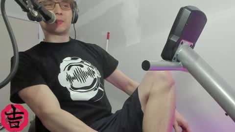 Snapshot of yoshe47 chatting on 01.12.25 yosh online show from 01.12.25