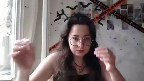 Snapshot of you_aurora chatting on 09.17.25 Aurora online show from 09.17.25