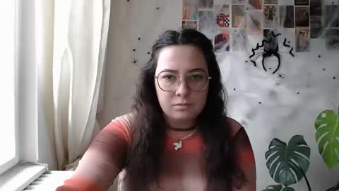 Snapshot of you_aurora chatting on 10.11.25 Aurora online show from 10.11.25