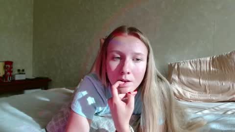 Snapshot of you_cant_forget chatting on 09.18.25 you_cant_forget online show from 09.18.25
