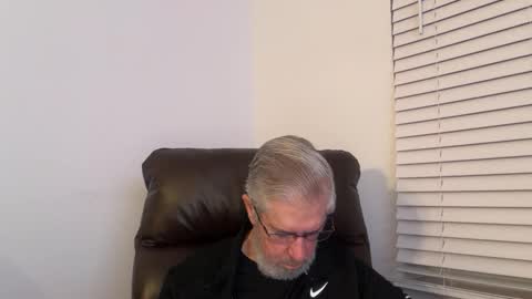 Snapshot of yougogirl_3 chatting on 09.18.25 Colorado Guy Straight online show from 09.18.25