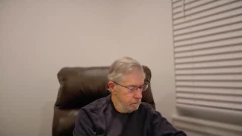 Snapshot of yougogirl_3 chatting on 11.04.25 Colorado Guy Straight online show from 11.04.25