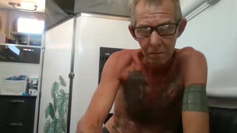 Snapshot of youknowyouwanna79 chatting on 11.01.25 Travelling Kinky Couple online show from 11.01.25