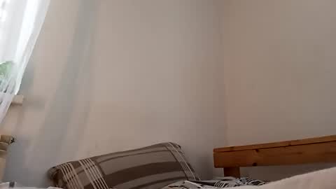 Snapshot of younh23wood chatting on 06.17.26 younh23wood online show from 06.17.26