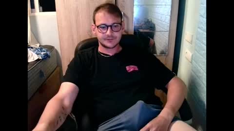 Snapshot of younromki chatting on 04.30.26 A... online show from 04.30.26