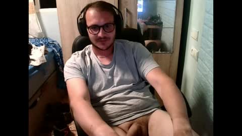 Snapshot of younromki chatting on 05.14.26 A... online show from 05.14.26