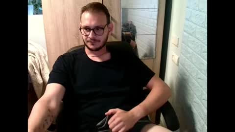 Snapshot of younromki chatting on 05.31.26 A... online show from 05.31.26