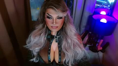 Snapshot of your1truequeen chatting on 06.05.26 QUEEN MADISON online show from 06.05.26