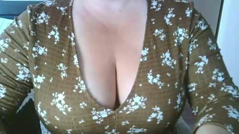 Snapshot of your__maria chatting on 07.20.26 Maria Love online show from 07.20.26