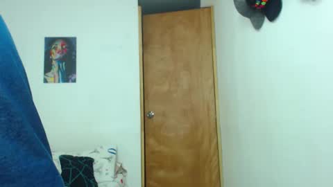Snapshot of your_boy_hot chatting on 05.18.26 your boy online show from 05.18.26
