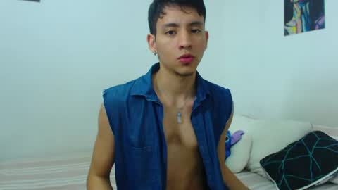 Snapshot of your_boy_hot chatting on 07.18.26 your boy online show from 07.18.26