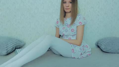 Snapshot of your_caramelka chatting on 01.19.25 Lily online show from 01.19.25