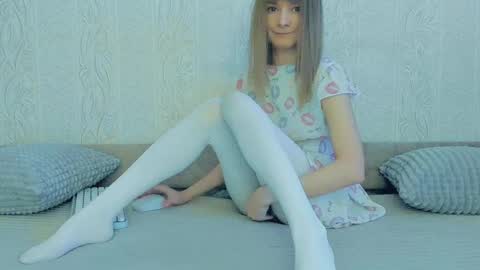 Snapshot of your_caramelka chatting on 03.08.25 Lily online show from 03.08.25