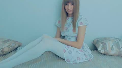 Snapshot of your_caramelka chatting on 10.10.25 Lily online show from 10.10.25