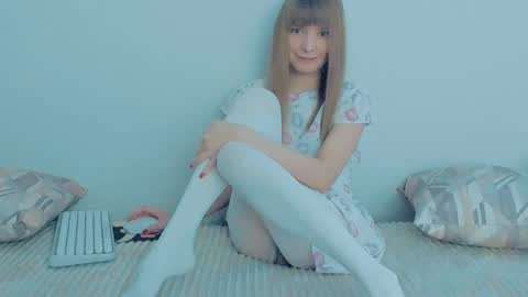 Snapshot of your_caramelka chatting on 10.11.25 Lily online show from 10.11.25