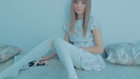 Snapshot of your_caramelka chatting on 10.12.25 Lily online show from 10.12.25