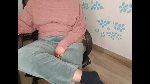 Snapshot of your_charming_baby chatting on 12.30.24 your_charming_baby online show from 12.30.24