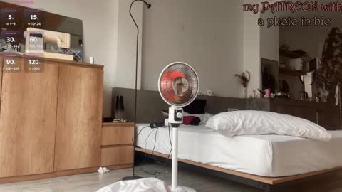 Snapshot of your_coraline_ chatting on 12.22.24 your_coraline_ online show from 12.22.24