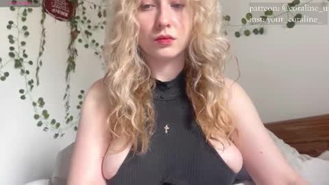 Snapshot of your_coraline_ chatting on 10.26.25 your_coraline_ online show from 10.26.25