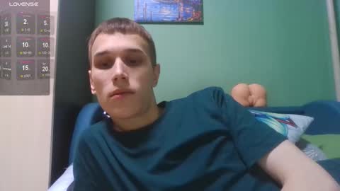 Snapshot of your_honeyy chatting on 12.14.25 Mark online show from 12.14.25