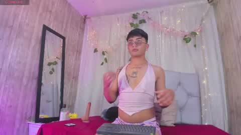 Snapshot of your_kitty_boy chatting on 07.14.26 your_kitty_boy online show from 07.14.26