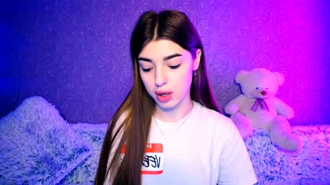 Snapshot of your_moon18 chatting on 12.15.24 Zarina online show from 12.15.24