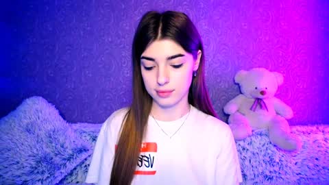 Snapshot of your_moon18 chatting on 12.16.24 Zarina online show from 12.16.24