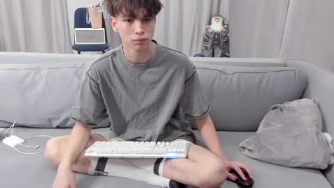 Snapshot of your_shy_guy chatting on 02.14.25 your_shy_guy online show from 02.14.25