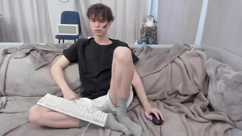 Snapshot of your_shy_guy chatting on 03.07.25 your_shy_guy online show from 03.07.25