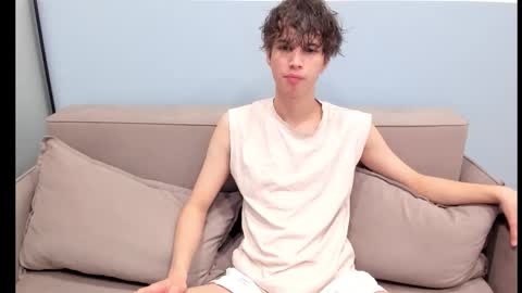 Snapshot of your_shy_guy chatting on 10.02.25 your_shy_guy online show from 10.02.25