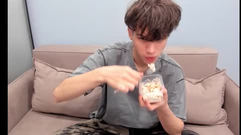 Snapshot of your_shy_guy chatting on 10.18.25 your_shy_guy online show from 10.18.25