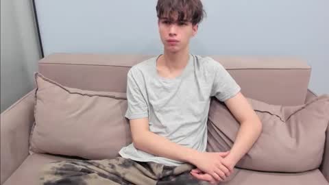 Snapshot of your_shy_guy chatting on 11.01.25 your_shy_guy online show from 11.01.25