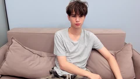 Snapshot of your_shy_guy chatting on 11.06.25 your_shy_guy online show from 11.06.25