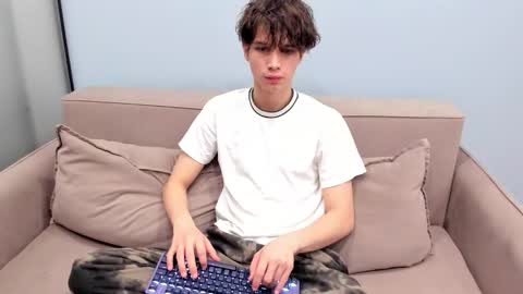 Snapshot of your_shy_guy chatting on 12.01.25 your_shy_guy online show from 12.01.25