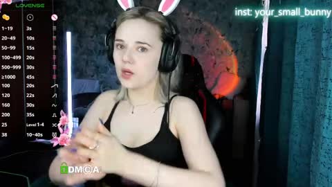 Snapshot of your_small_bunny chatting on 06.05.26 Molly online show from 06.05.26