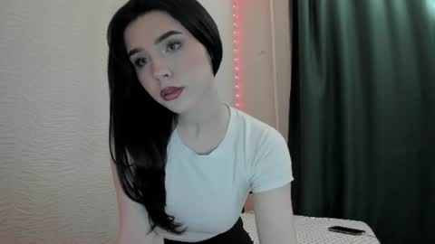 Snapshot of your_tender_doll chatting on 06.18.26 Alice online show from 06.18.26