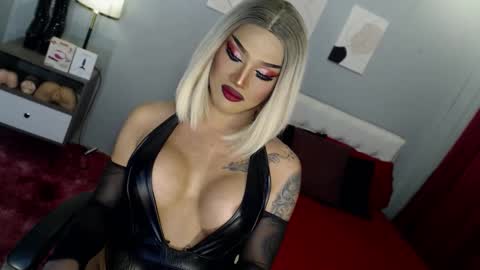 TRICXIEBELLE online show from 11.07.25