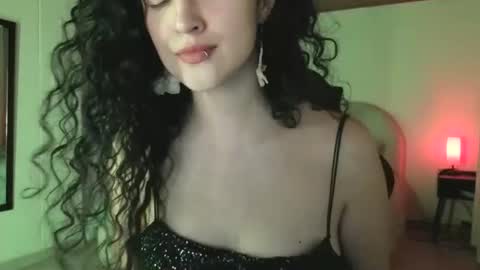 Snapshot of yourdreamgirl2025 chatting on 05.13.26 yourdreamgirl2025 online show from 05.13.26