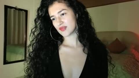 Snapshot of yourdreamgirl2025 chatting on 05.25.26 yourdreamgirl2025 online show from 05.25.26