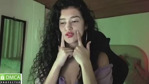 Snapshot of yourdreamgirl2025 chatting on 06.17.26 yourdreamgirl2025 online show from 06.17.26