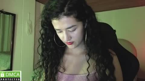 Snapshot of yourdreamgirl2025 chatting on 06.18.26 yourdreamgirl2025 online show from 06.18.26