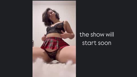 Snapshot of yourfantasy__ chatting on 02.14.25 Viki online show from 02.14.25