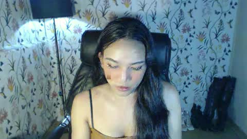 Snapshot of yourfavoratemaureen chatting on 02.01.25 maureen love you online show from 02.01.25