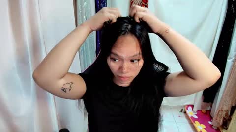 Snapshot of yourfiercequeenalexia chatting on 12.23.25 Alexia online show from 12.23.25