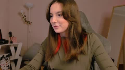 Snapshot of yourfrenchteacher chatting on 01.26.25 Chloe online show from 01.26.25